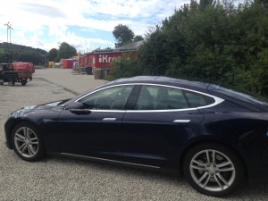 Tesla-Elektrofahren mit Spass